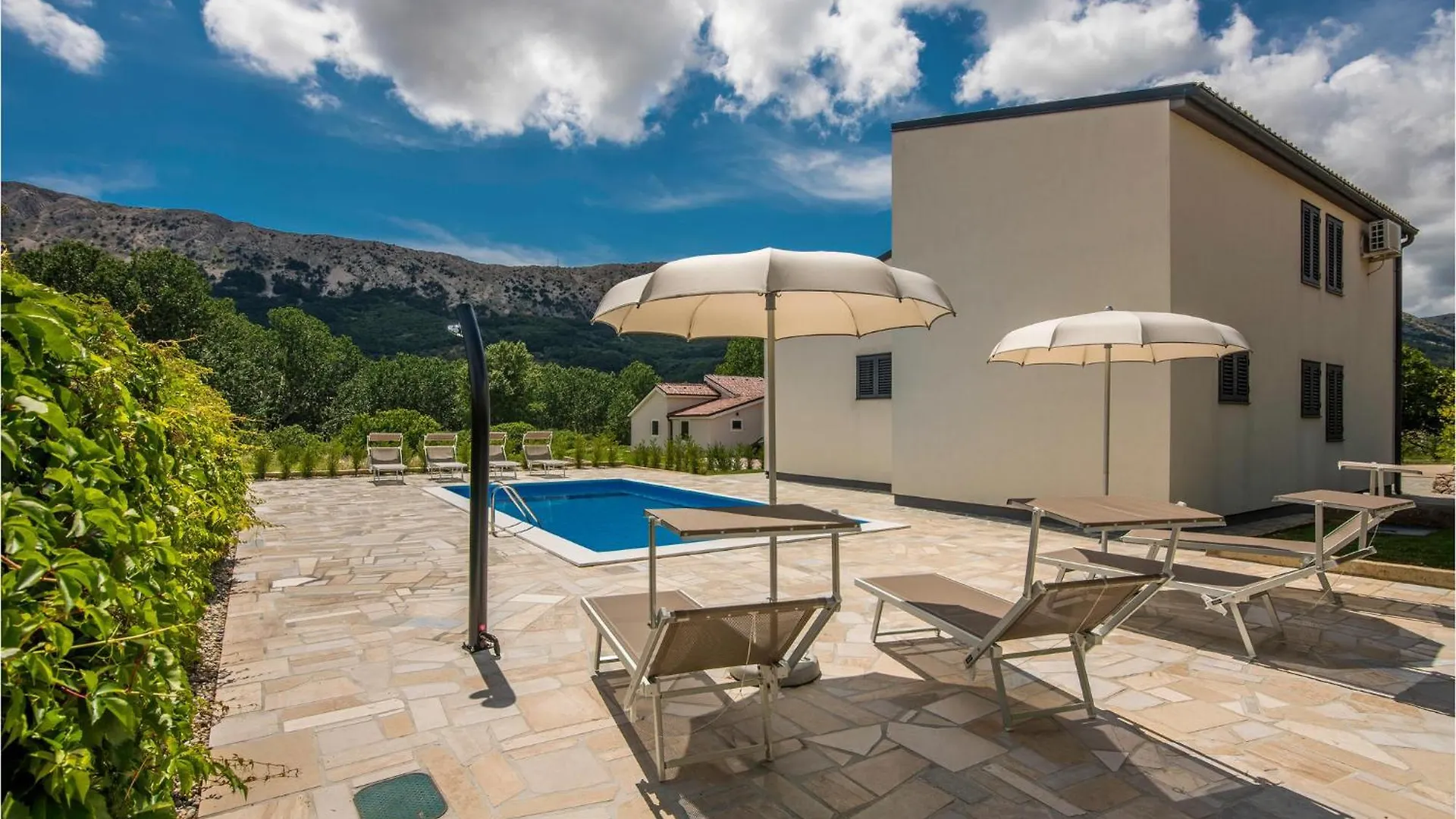 Gorgeous Home In Jurandvor With Kitchen Сasa de vacaciones