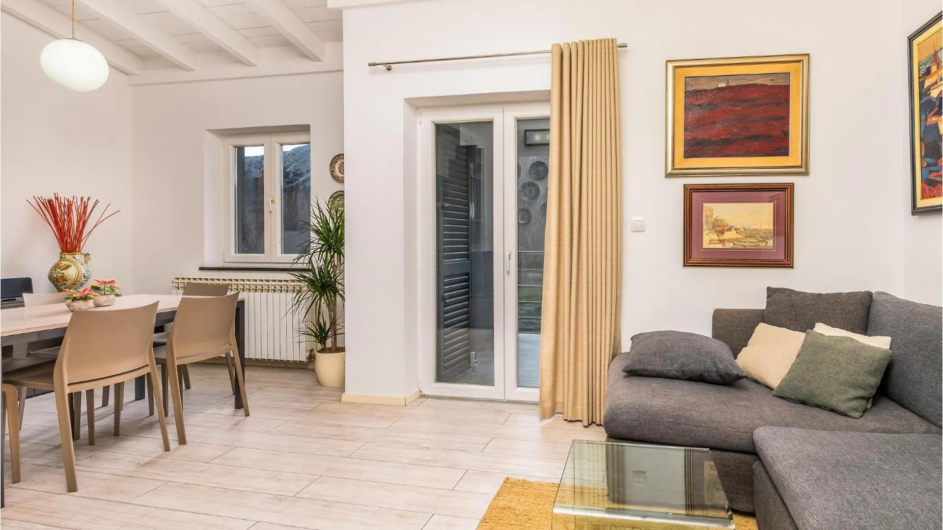 Сasa de vacaciones Gorgeous Home In Jurandvor With Kitchen