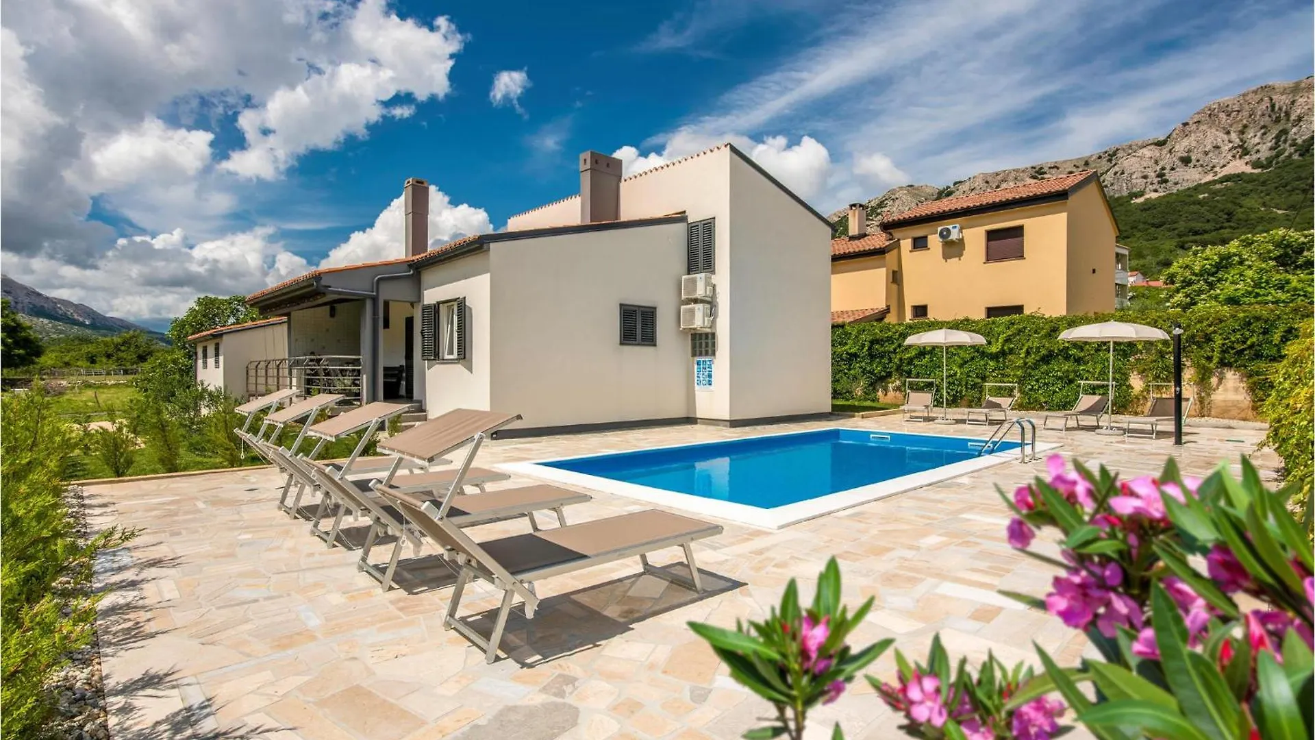 Gorgeous Home In Jurandvor With Kitchen