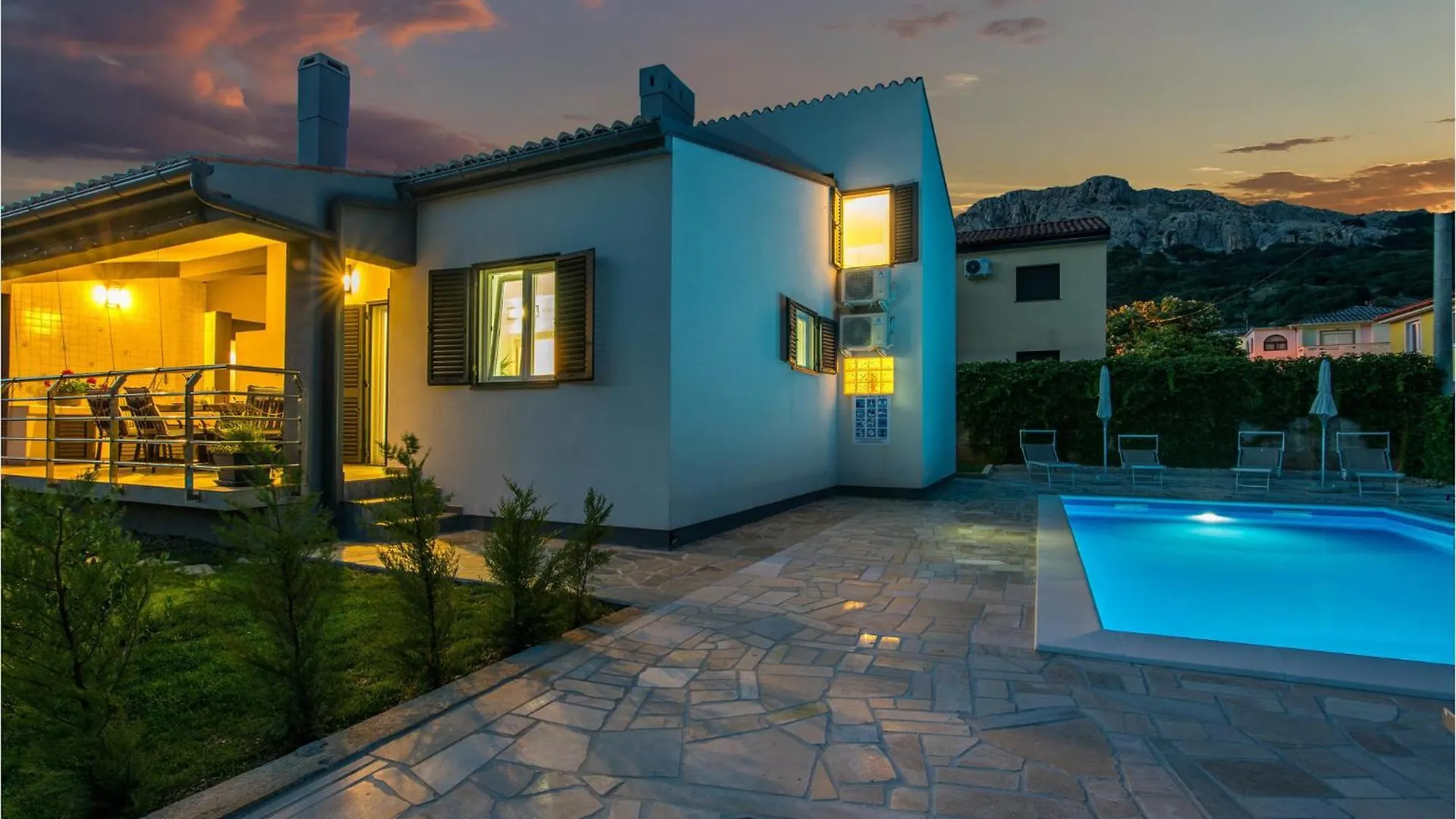 Gorgeous Home In Jurandvor With Kitchen