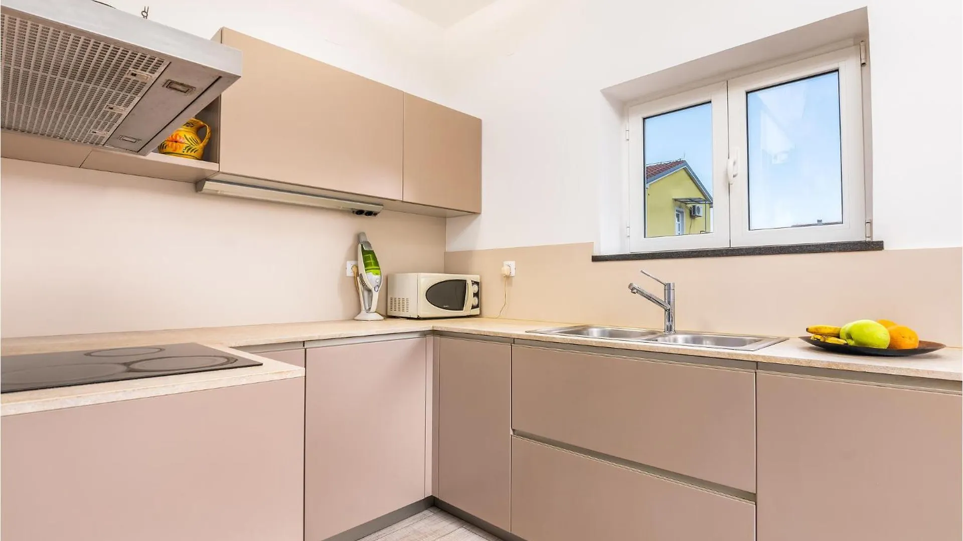 Gorgeous Home In Jurandvor With Kitchen