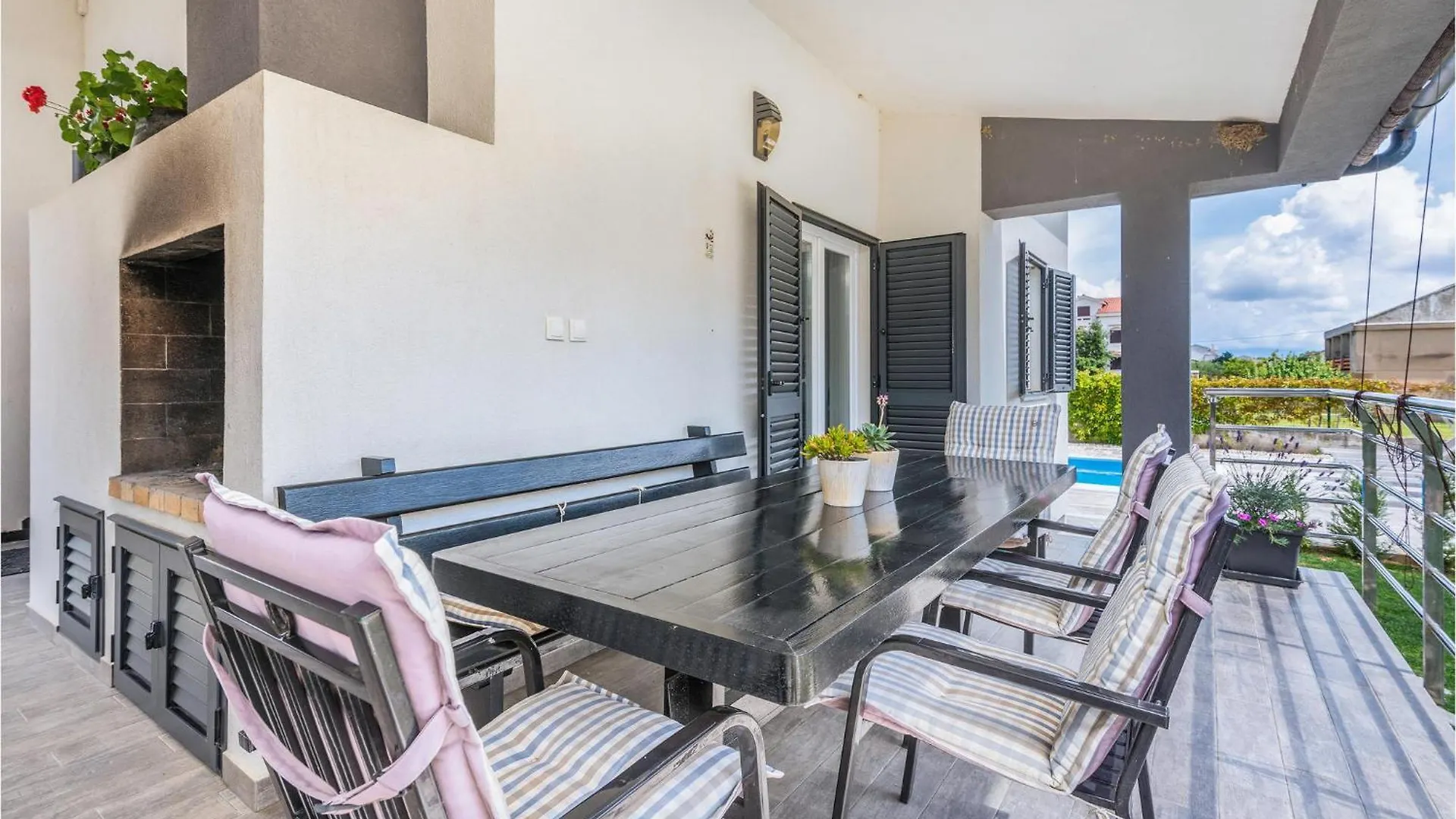 Gorgeous Home In Jurandvor With Kitchen Сasa de vacaciones