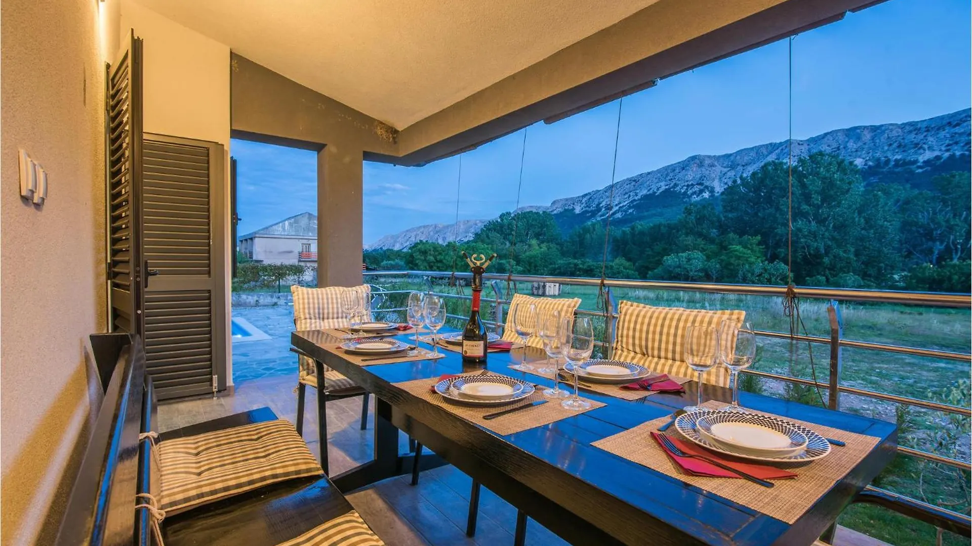Gorgeous Home In Jurandvor With Kitchen