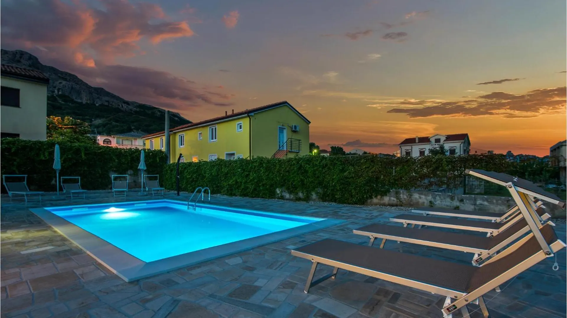 Сasa de vacaciones Gorgeous Home In Jurandvor With Kitchen